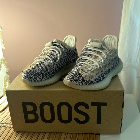 Toddler Adidas Yeezy Boost 350 V2 Ash Pearl - Picture 3 of 11